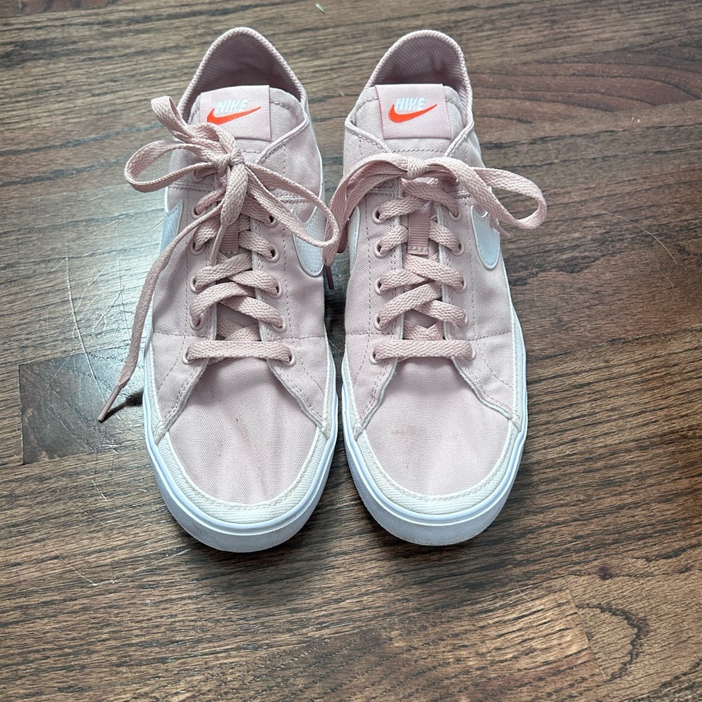 Nike Women's Blush Pink Athletic Shoes